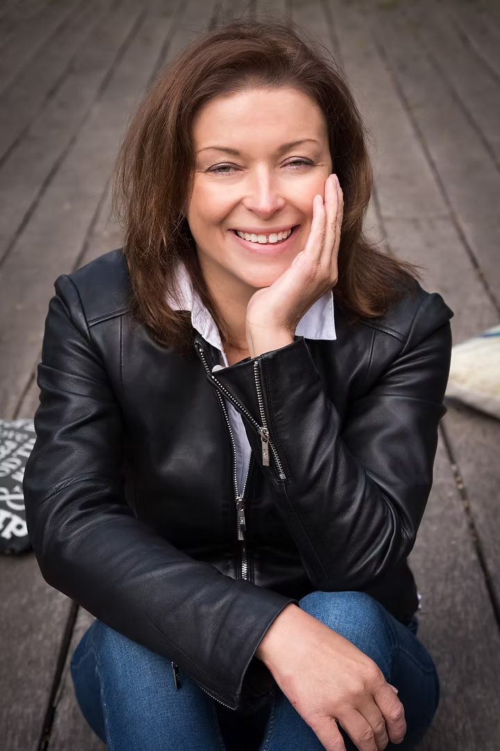 Mgr. Yvonne Holčáková